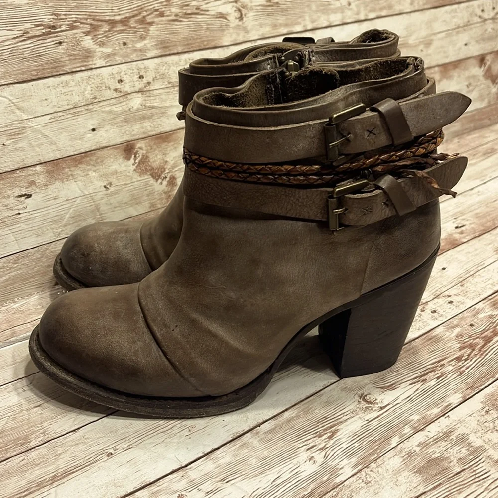 Free Bird by Steven Lion Gray Booties Size 9